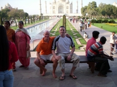 Turk & Russeller recreate the Princess Di pic at the Taj Mahal!!!!